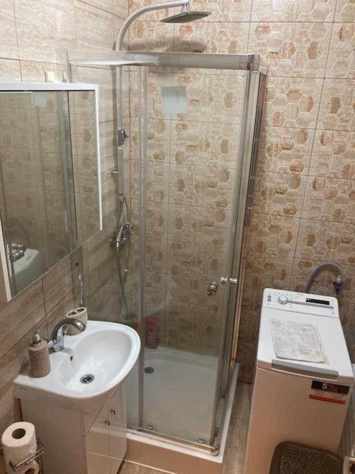 Cozy Flat Apartment Питещ Екстериор снимка