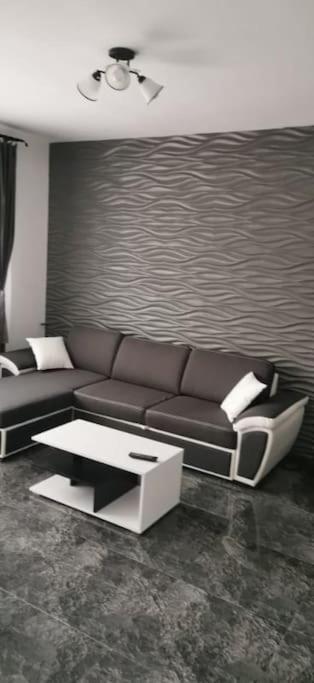 Cozy Flat Apartment Питещ Екстериор снимка
